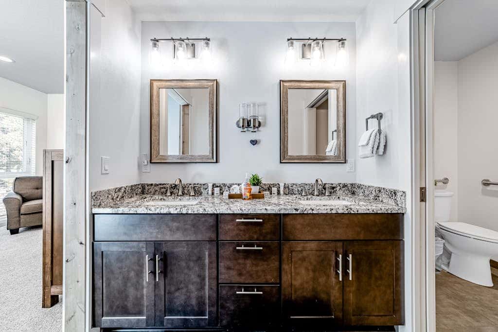 Sunny apt with fireplace, partial water views, washer/dryer, grill & AC