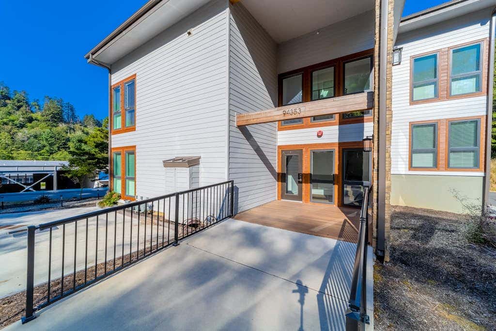 Sunny apt with fireplace, partial water views, washer/dryer, grill & AC