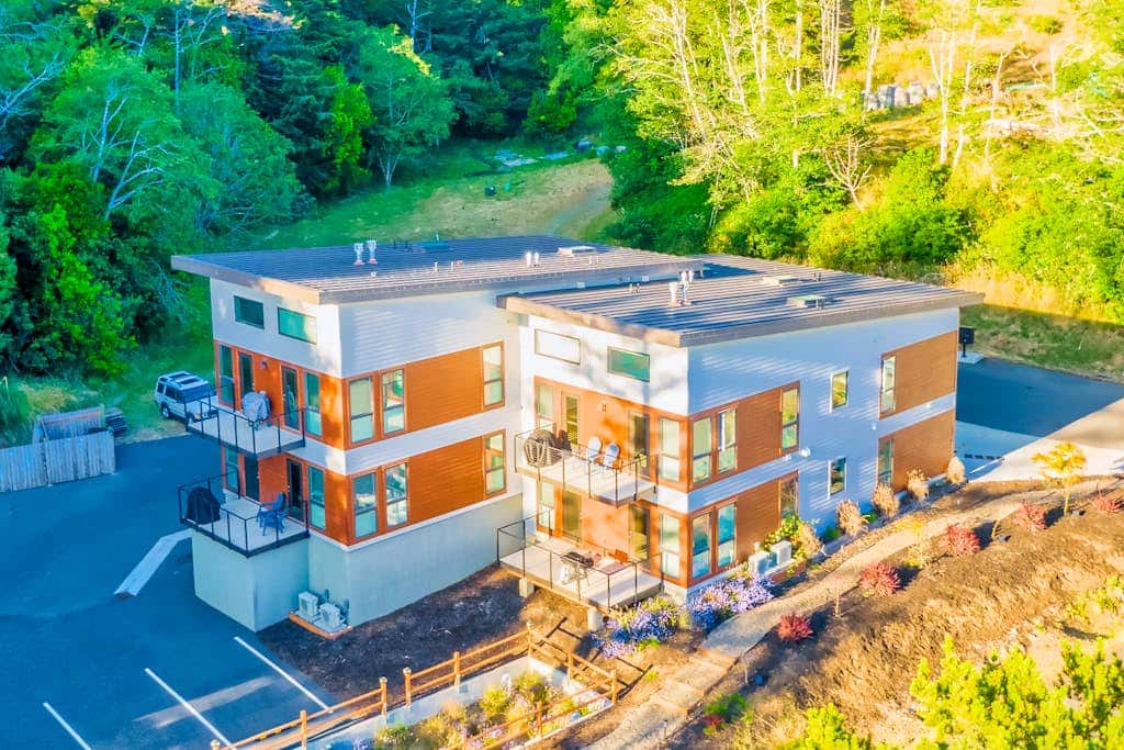 Sunny apt with fireplace, partial water views, washer/dryer, grill & AC