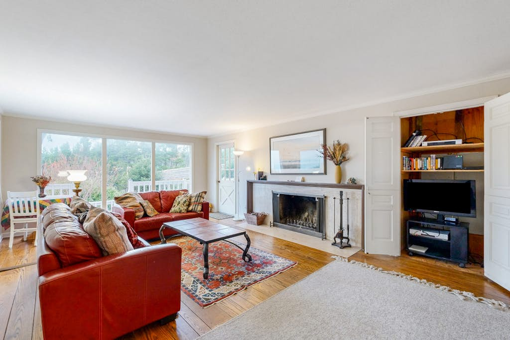Oceanfront charmer with wood fireplace, games, & scenic deck - dog-friendly