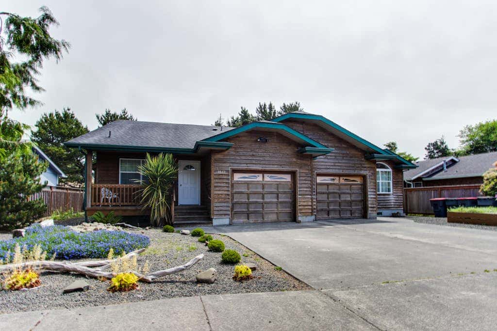 Dog-Friendly Home with Private Hot Tub - Near City Park and Beach Access