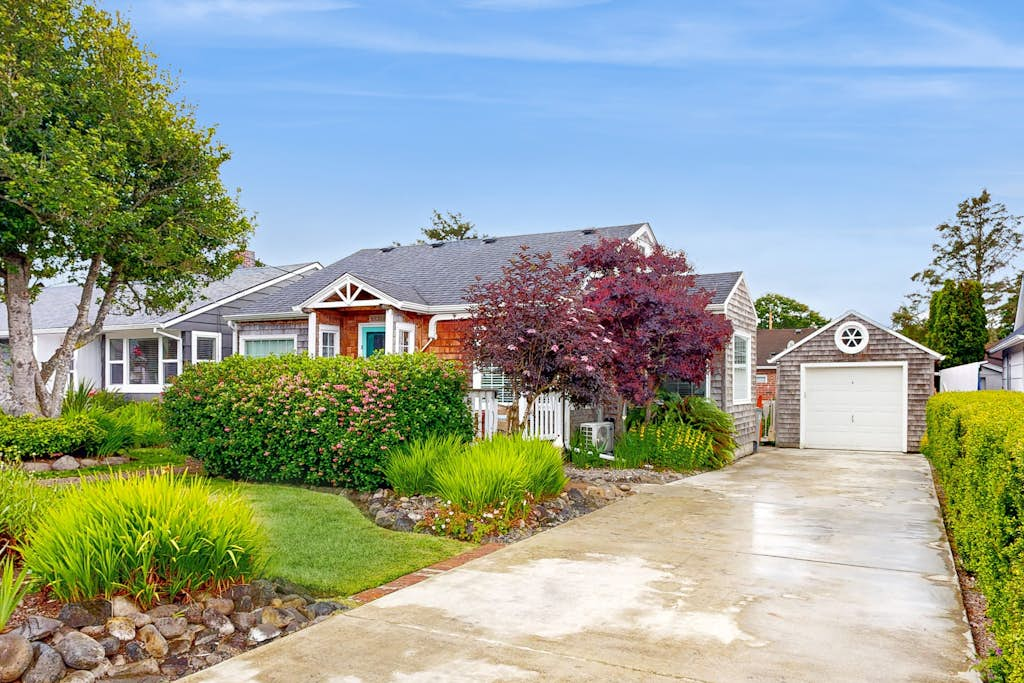 Updated house with patio, great location near beach, dog-friendly