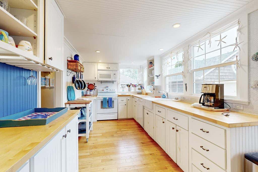 Updated house with patio, great location near beach, dog-friendly