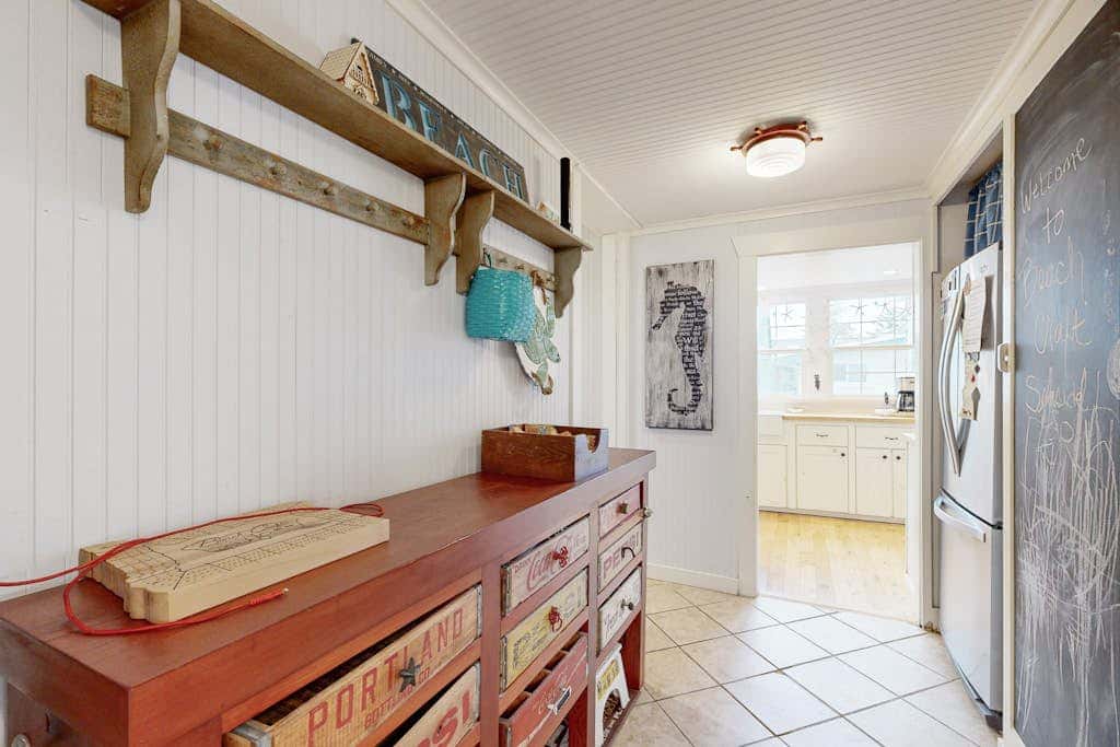 Updated house with patio, great location near beach, dog-friendly