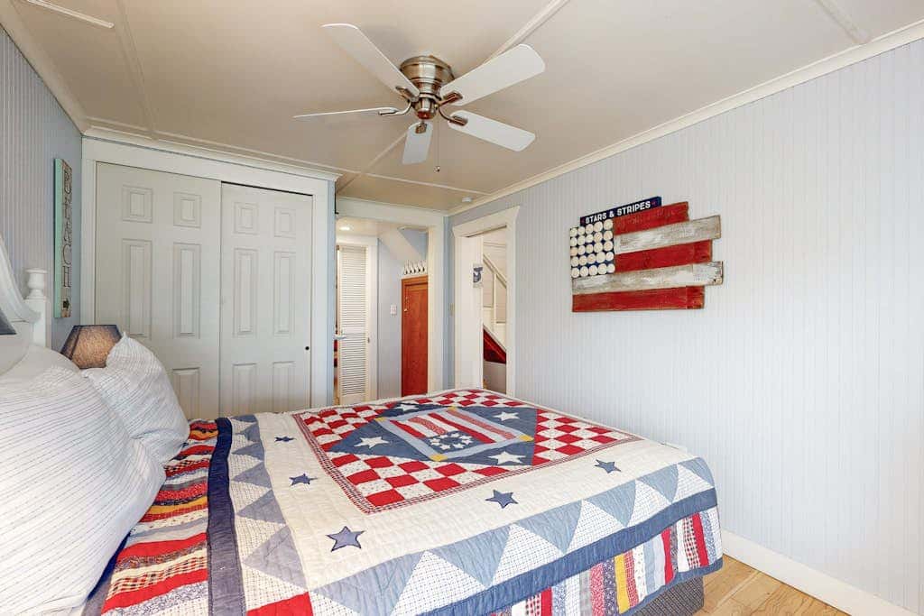 Updated house with patio, great location near beach, dog-friendly