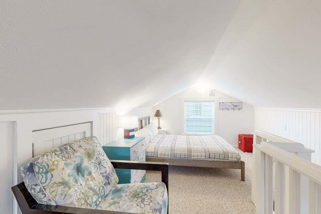 Updated house with patio, great location near beach, dog-friendly
