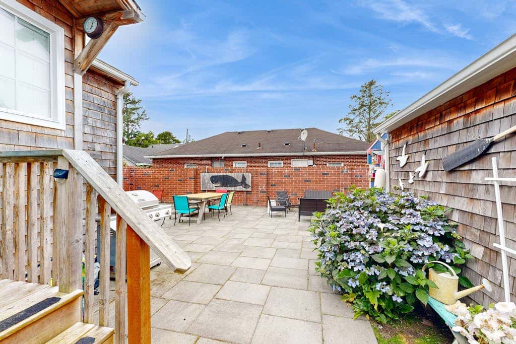 Updated house with patio, great location near beach, dog-friendly
