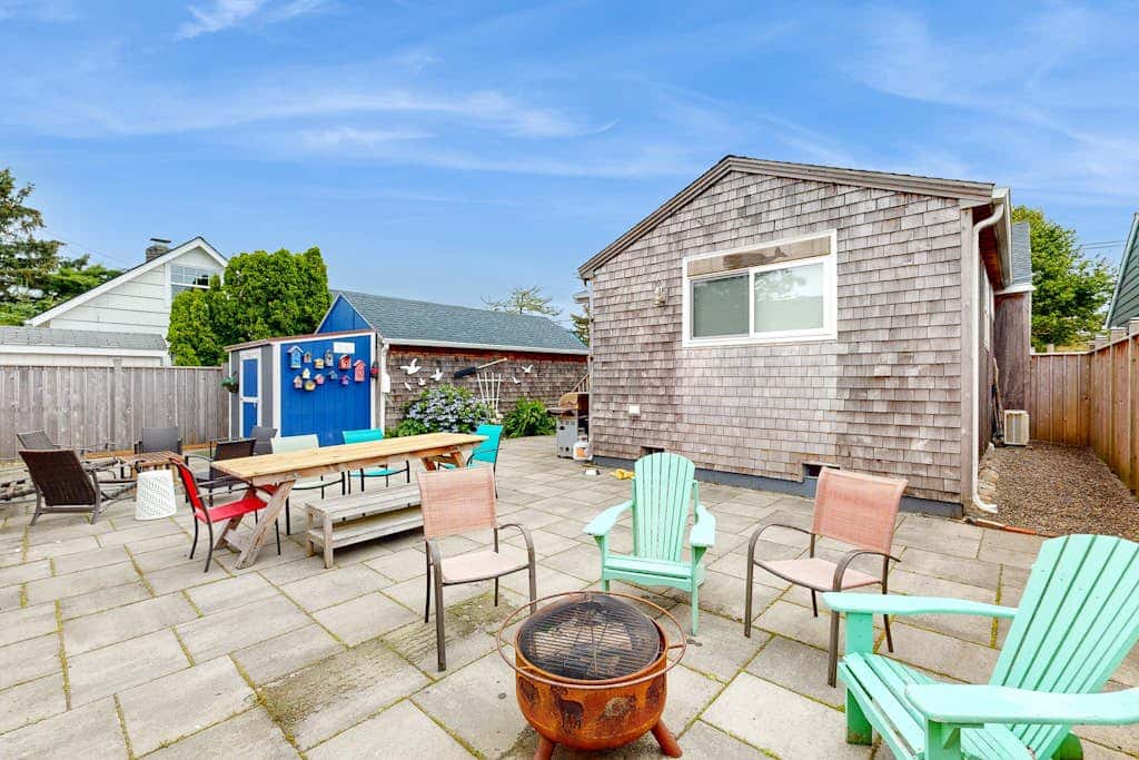 Updated house with patio, great location near beach, dog-friendly
