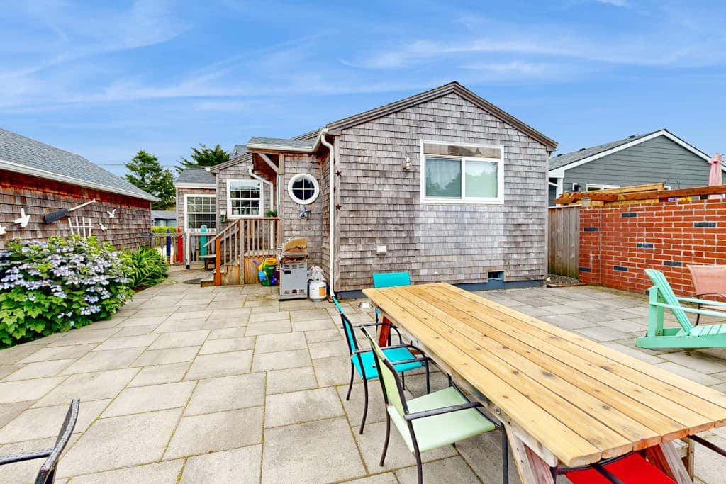 Updated house with patio, great location near beach, dog-friendly