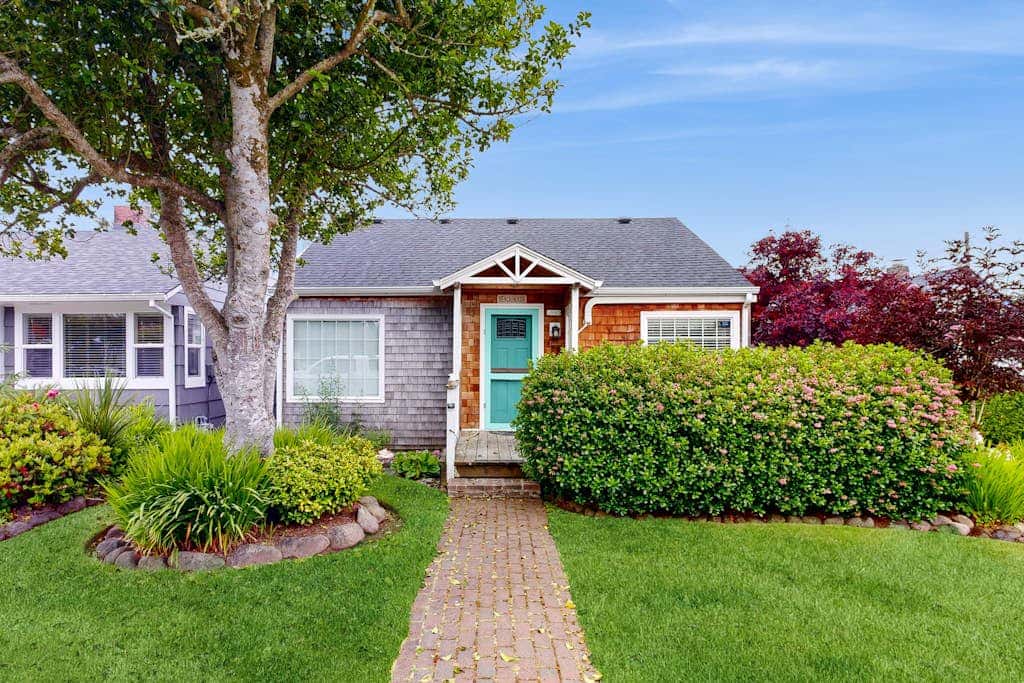 Updated house with patio, great location near beach, dog-friendly