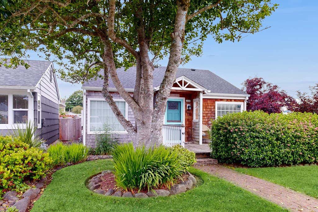 Updated house with patio, great location near beach, dog-friendly