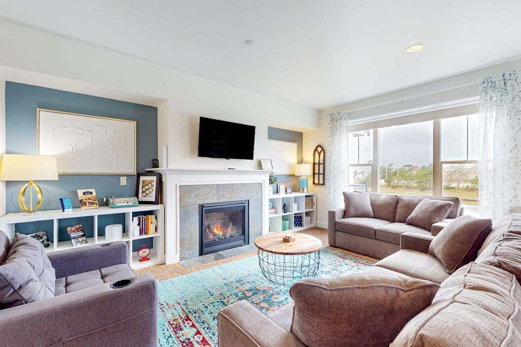 Condo with riverfront view - close to beaches & town - walk everywhere
