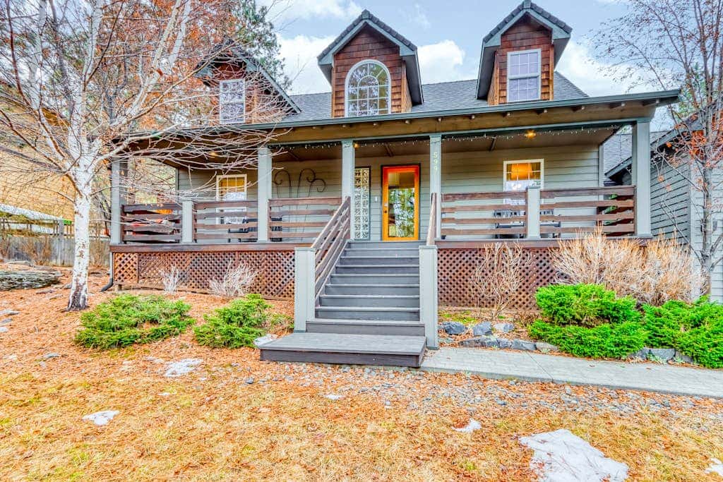 Westside Craftsman with enclosed yard & jetted tub