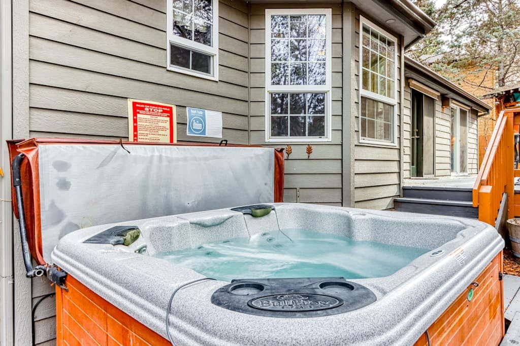 Westside Craftsman with enclosed yard & jetted tub