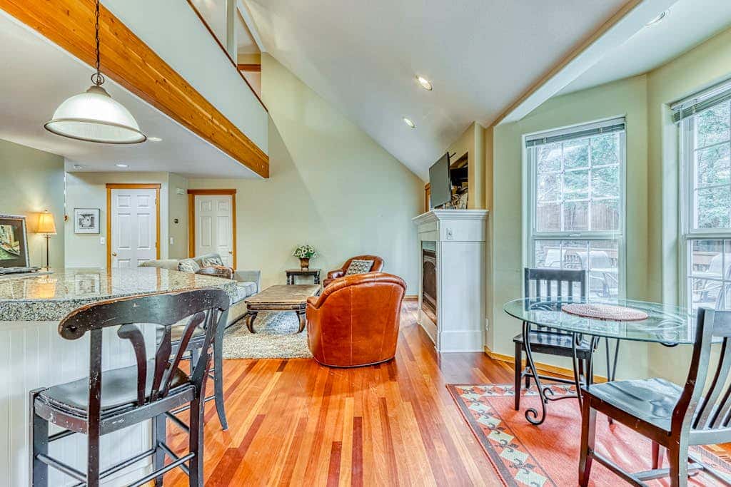 Westside Craftsman with enclosed yard & jetted tub