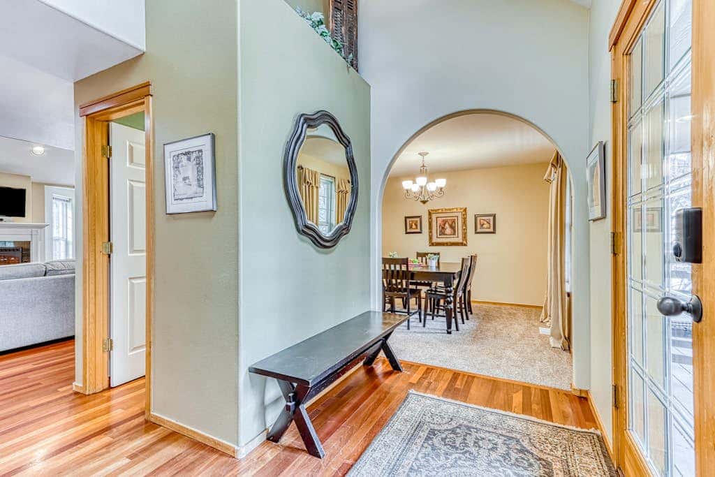 Westside Craftsman with enclosed yard & jetted tub