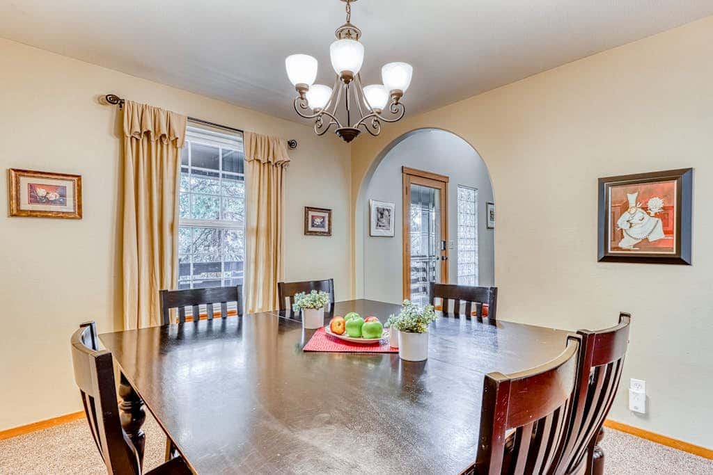 Westside Craftsman with enclosed yard & jetted tub
