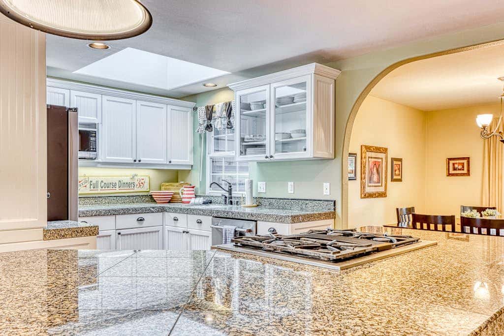 Westside Craftsman with enclosed yard & jetted tub