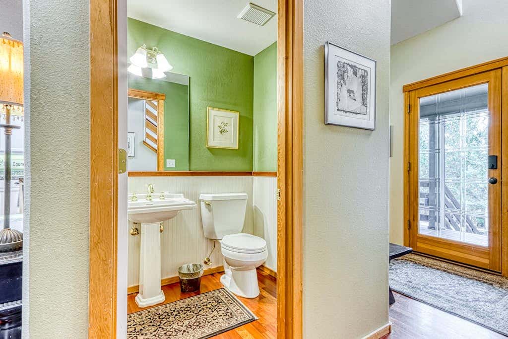 Westside Craftsman with enclosed yard & jetted tub