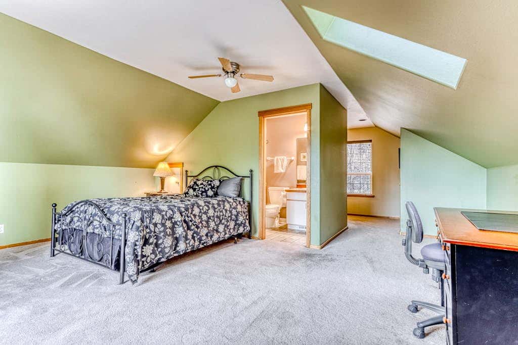 Westside Craftsman with enclosed yard & jetted tub
