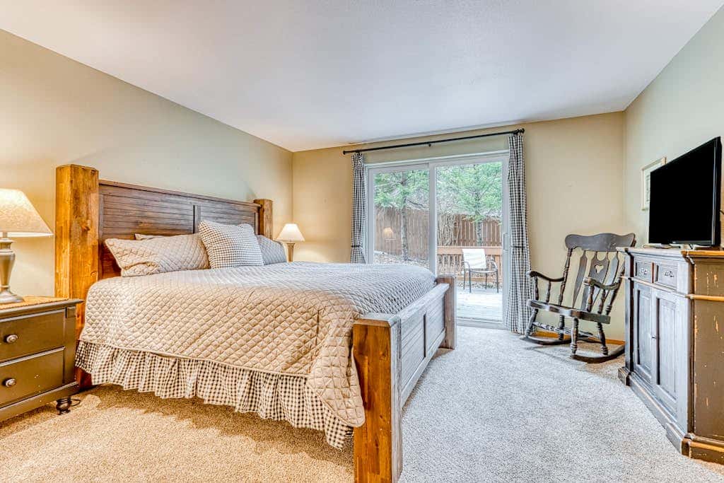 Westside Craftsman with enclosed yard & jetted tub