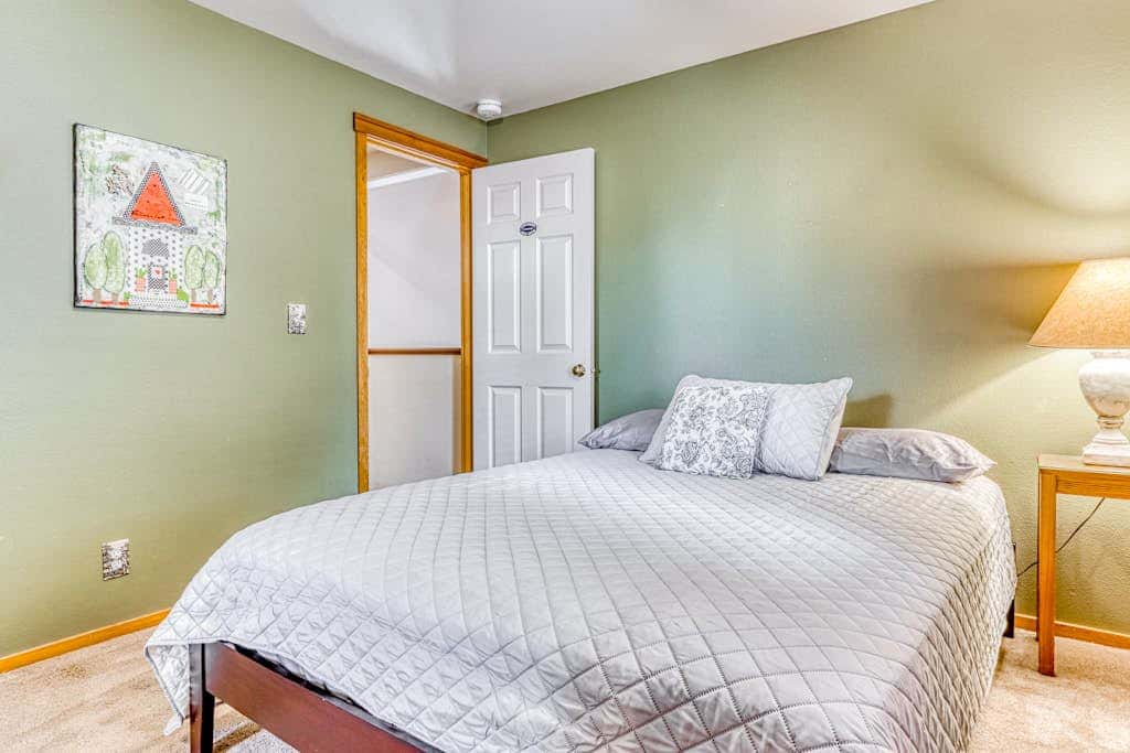 Westside Craftsman with enclosed yard & jetted tub
