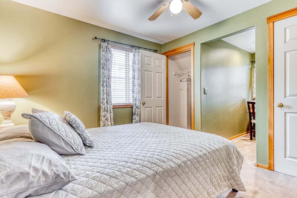 Westside Craftsman with enclosed yard & jetted tub