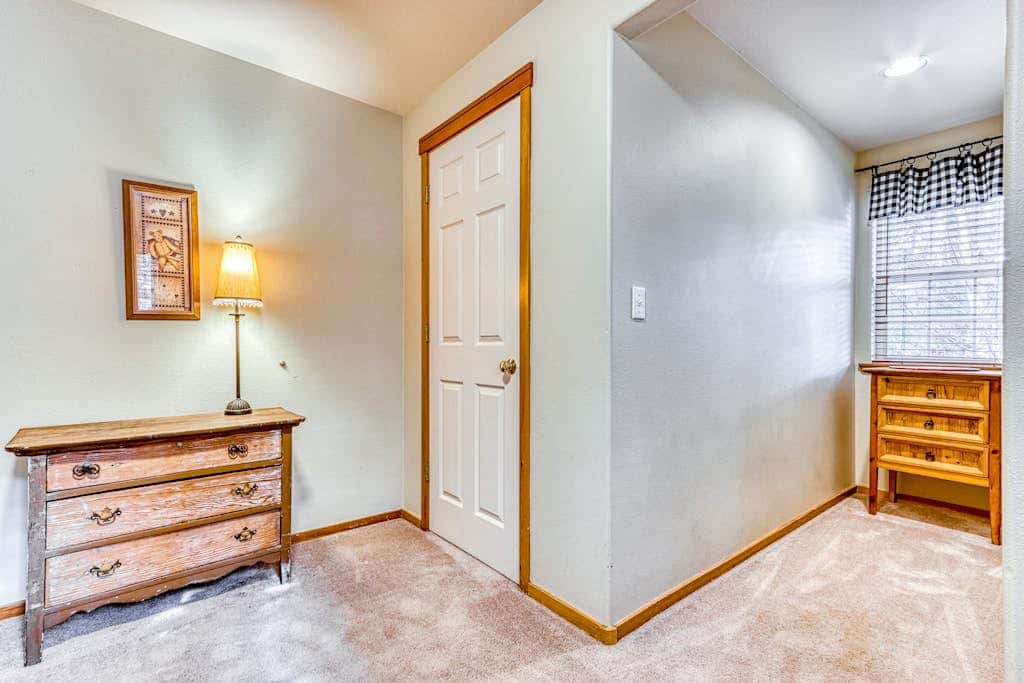Westside Craftsman with enclosed yard & jetted tub