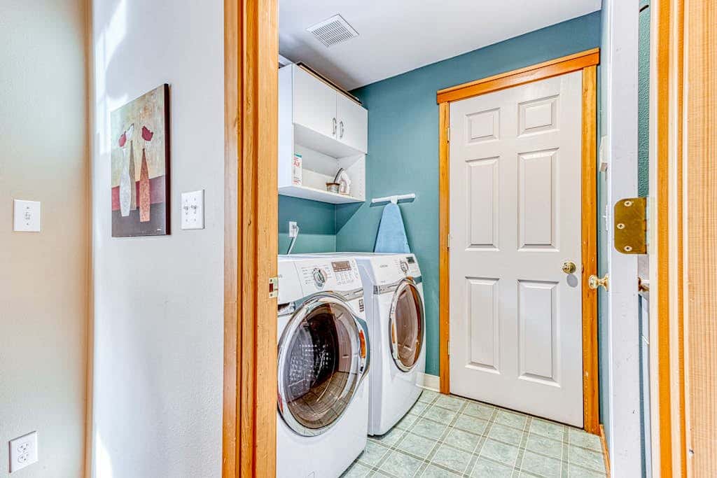Westside Craftsman with enclosed yard & jetted tub