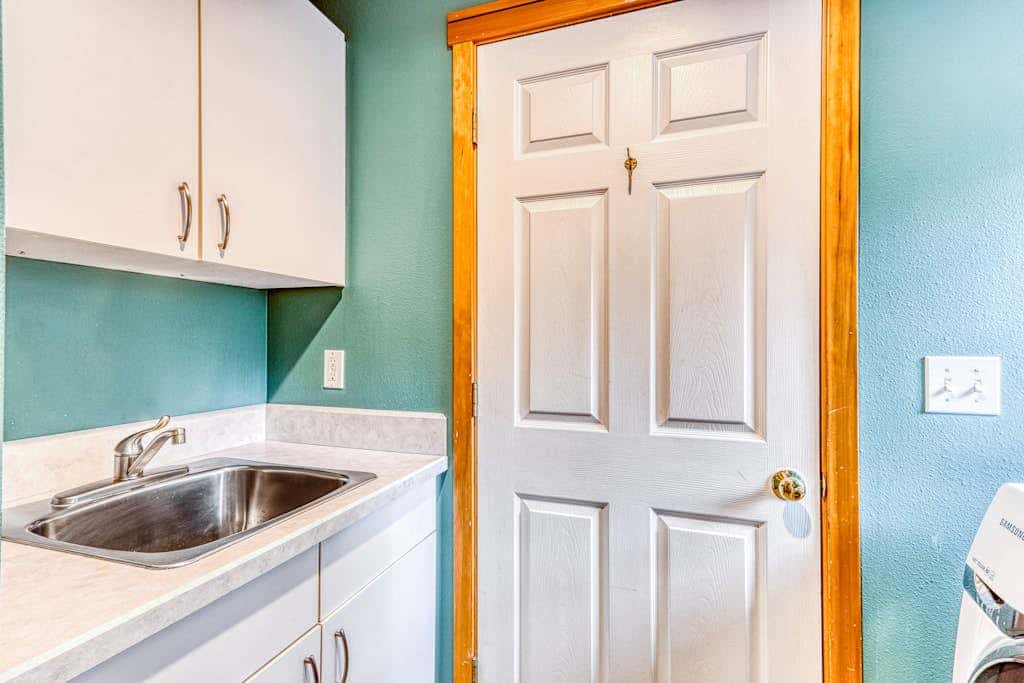 Westside Craftsman with enclosed yard & jetted tub