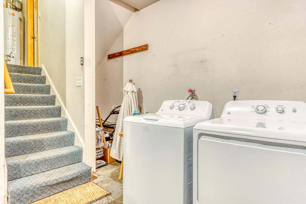 Westside Craftsman with enclosed yard & jetted tub