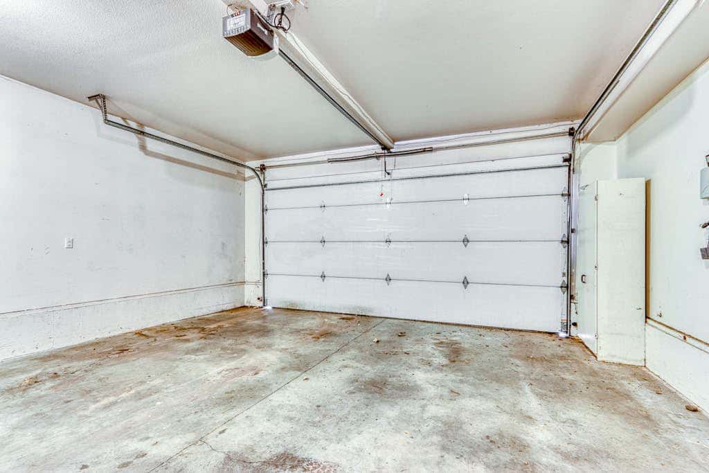 Westside Craftsman with enclosed yard & jetted tub