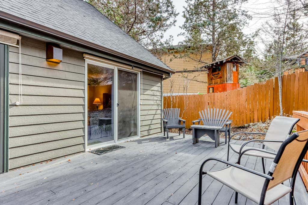 Westside Craftsman with enclosed yard & jetted tub