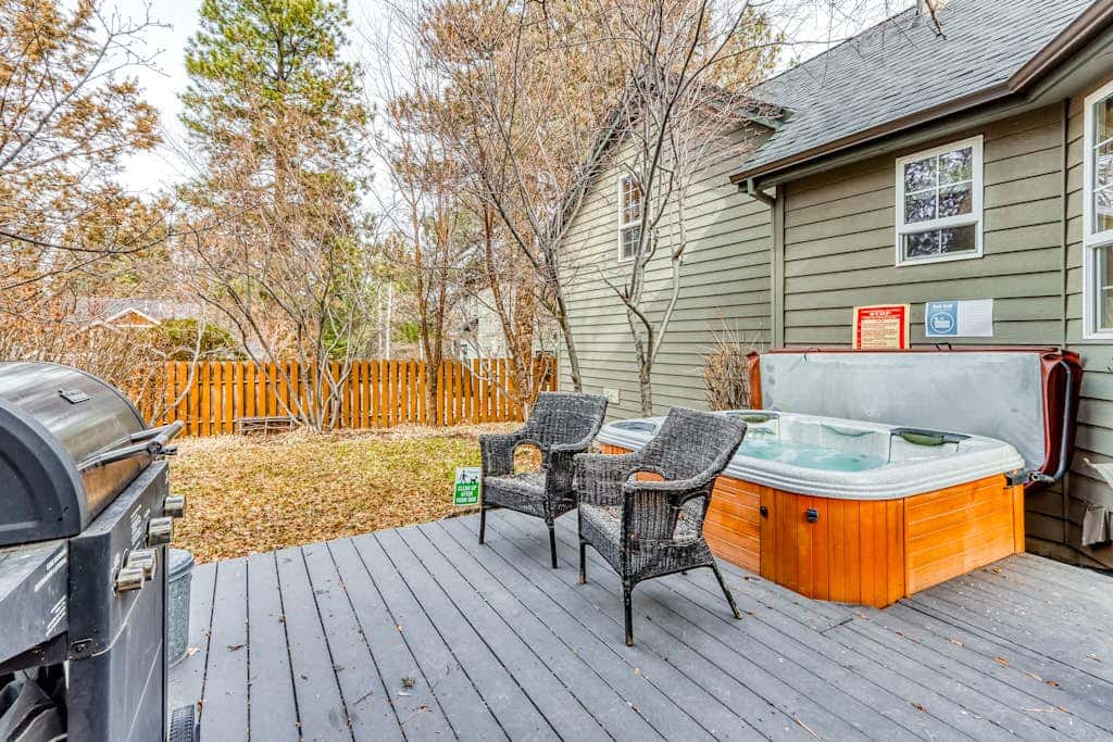 Westside Craftsman with enclosed yard & jetted tub
