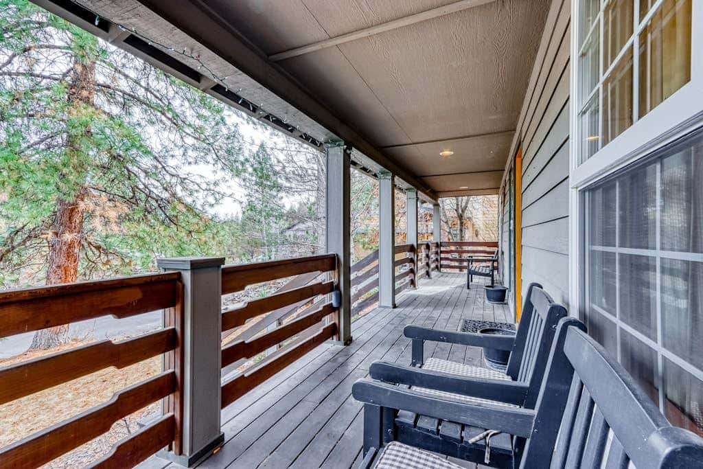 Westside Craftsman with enclosed yard & jetted tub