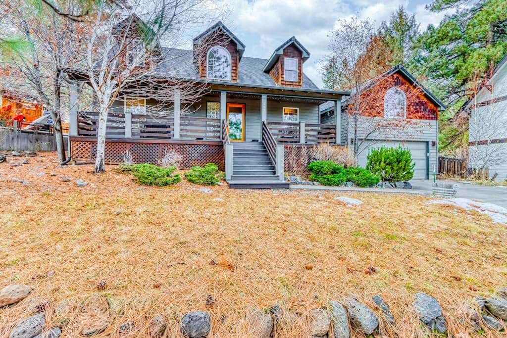 Westside Craftsman with enclosed yard & jetted tub