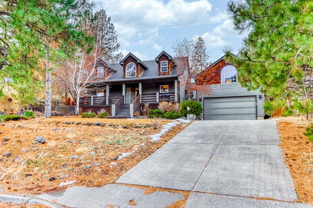 Westside Craftsman with enclosed yard & jetted tub