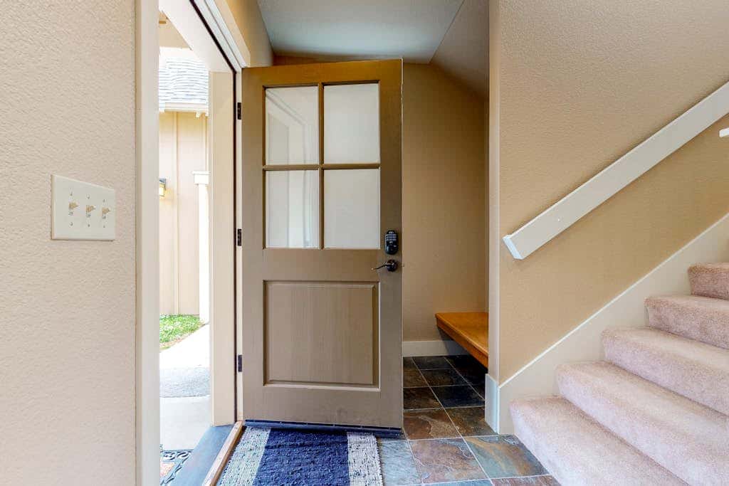 Secluded & sunlit desert oasis with pool, hot tub, tennis courts, & fireplace