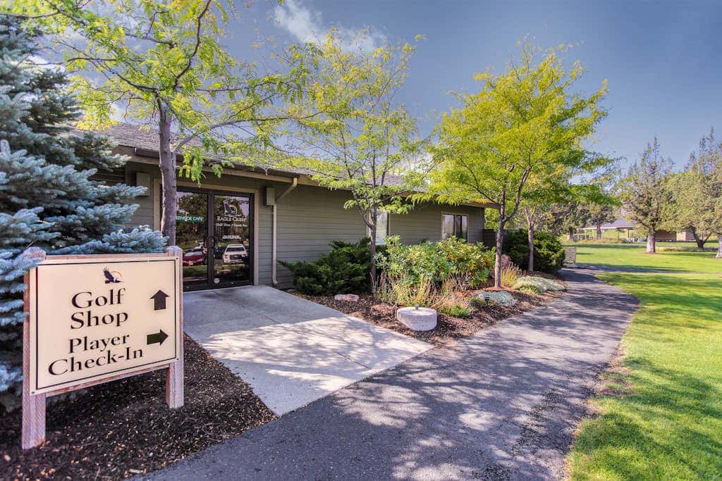 Secluded & sunlit desert oasis with pool, hot tub, tennis courts, & fireplace