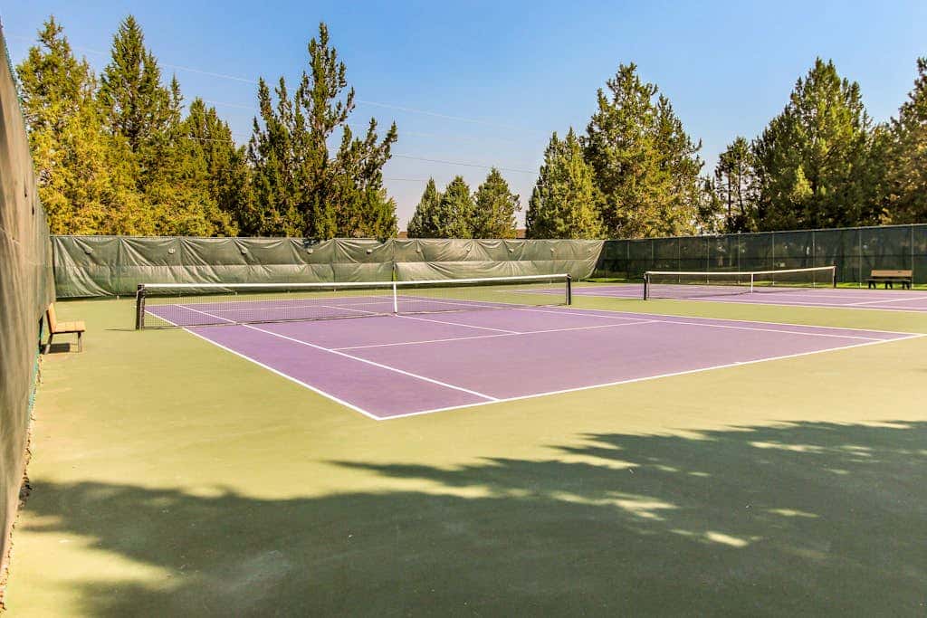 Secluded & sunlit desert oasis with pool, hot tub, tennis courts, & fireplace