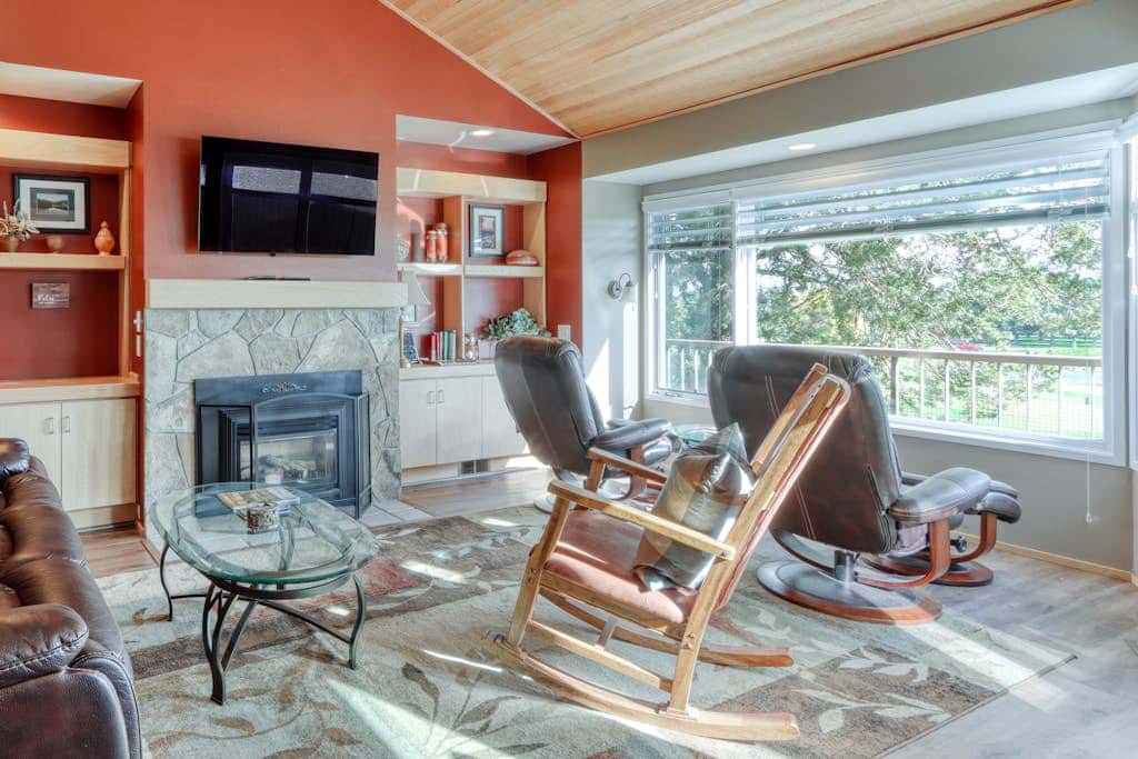 Refined golf course resort home on the fairway with a private hot tub