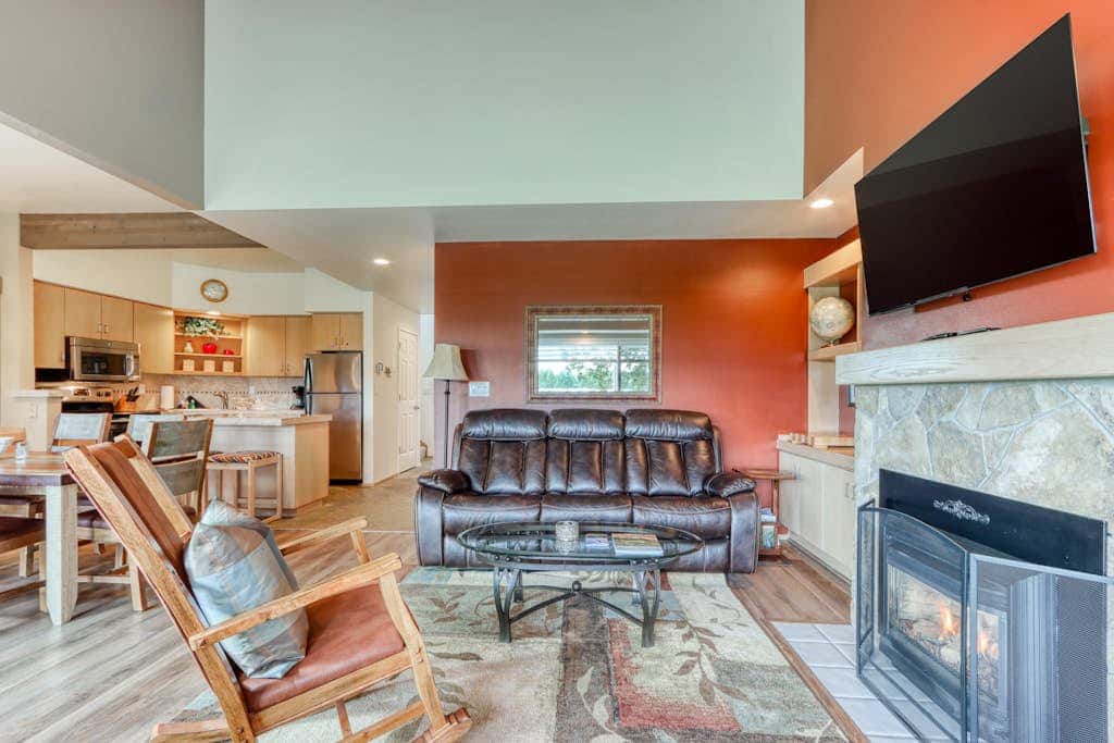 Refined golf course resort home on the fairway with a private hot tub