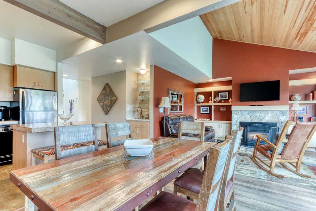 Refined golf course resort home on the fairway with a private hot tub