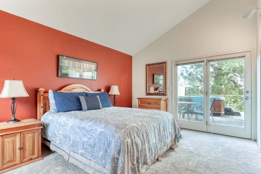 Refined golf course resort home on the fairway with a private hot tub