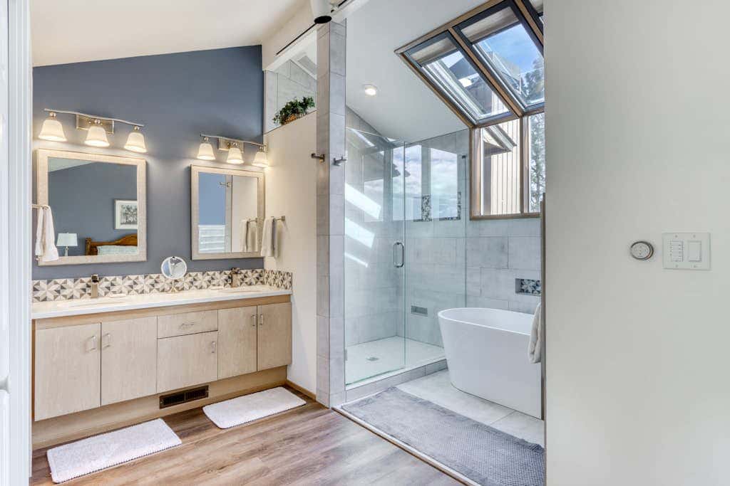 Refined golf course resort home on the fairway with a private hot tub