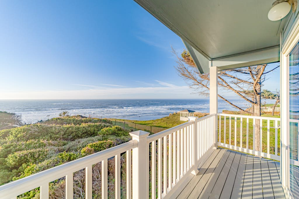 Dog-friendly ocean view home with WiFi, remote work spaces, and washer&dryer