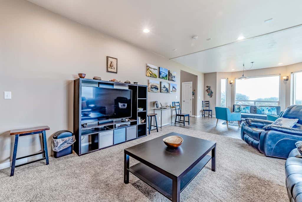 Dog-friendly ocean view home with WiFi, remote work spaces, and washer&dryer