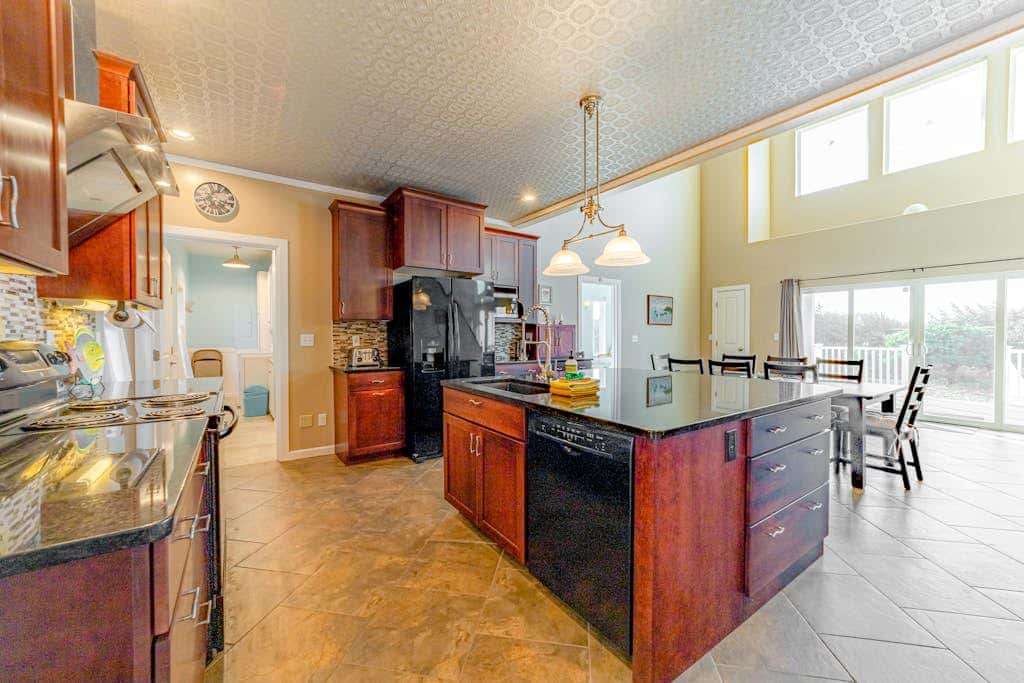 Dog-friendly ocean view home with WiFi, remote work spaces, and washer&dryer