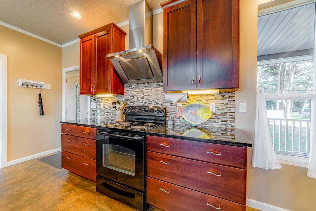 Dog-friendly ocean view home with WiFi, remote work spaces, and washer&dryer
