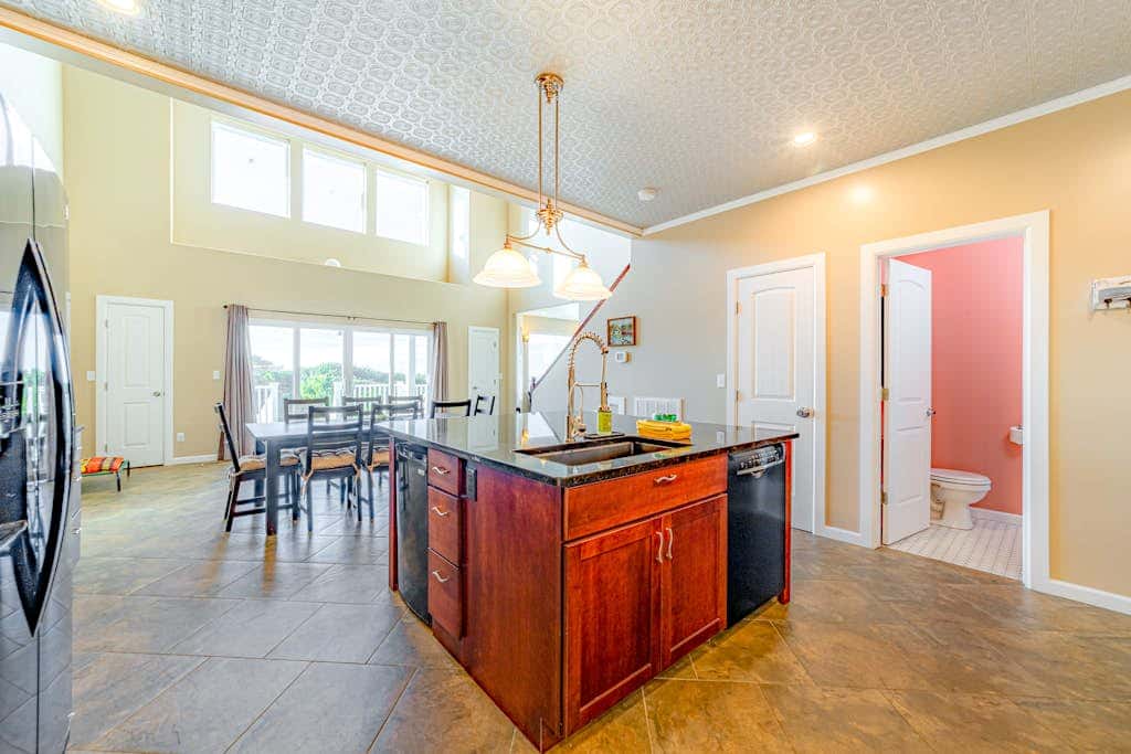 Dog-friendly ocean view home with WiFi, remote work spaces, and washer&dryer